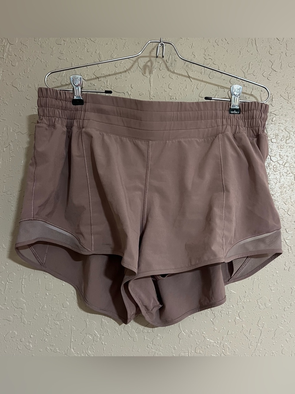 Lululemon Hotty Hot HR Lined Short 2.5” Size 14